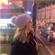 Insegnante di diritto e lettere classiche è disponibile per studenti delle scuole superiori e universitari